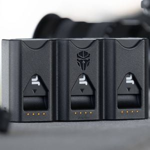 Jupio Prime Triple Charger and Card Holder - Nikon EN-EL15