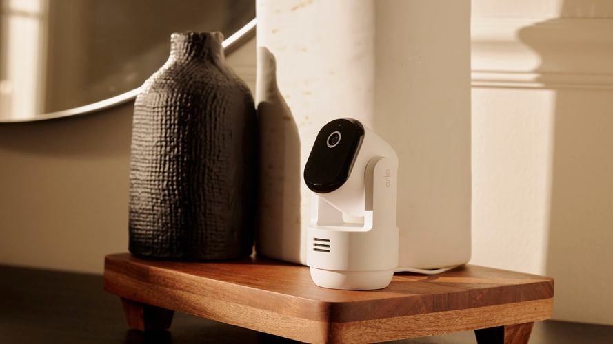 Brand page - Arlo - Gallery - Indoor PTZ_CPT-Arlo-4459