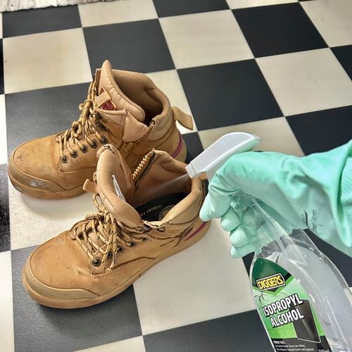 Handy
  hack using DIGGERS™ Isopropyl Alcohol 1560549 for neutralising odours in
  shoes!