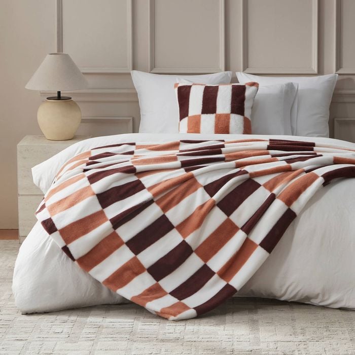 Dreamaker Alma Faux Fur Throw Chocolate Mousse 180x200cm