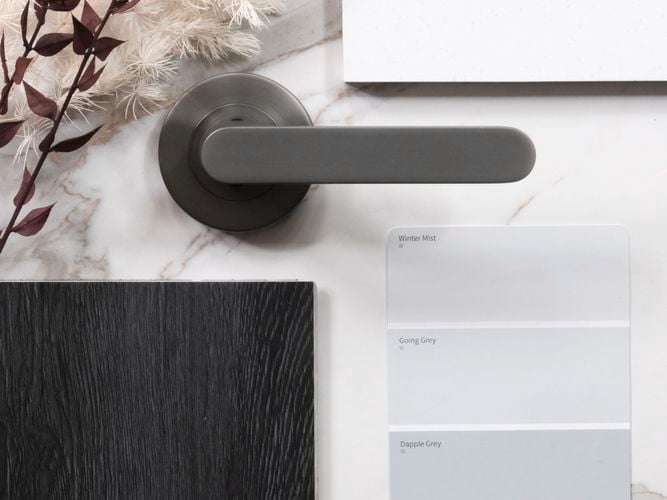 Contrasting
  netural tones with the Almeri passage lever in gun metal grey