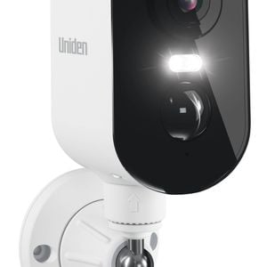 Uniden 100% Wirefree 4g Outdoor Pan Security Camera & Spotlight In 1