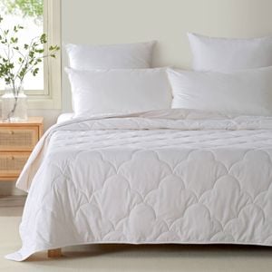 Dreamaker 100% All Season Cotton Quilt - Super King Bed