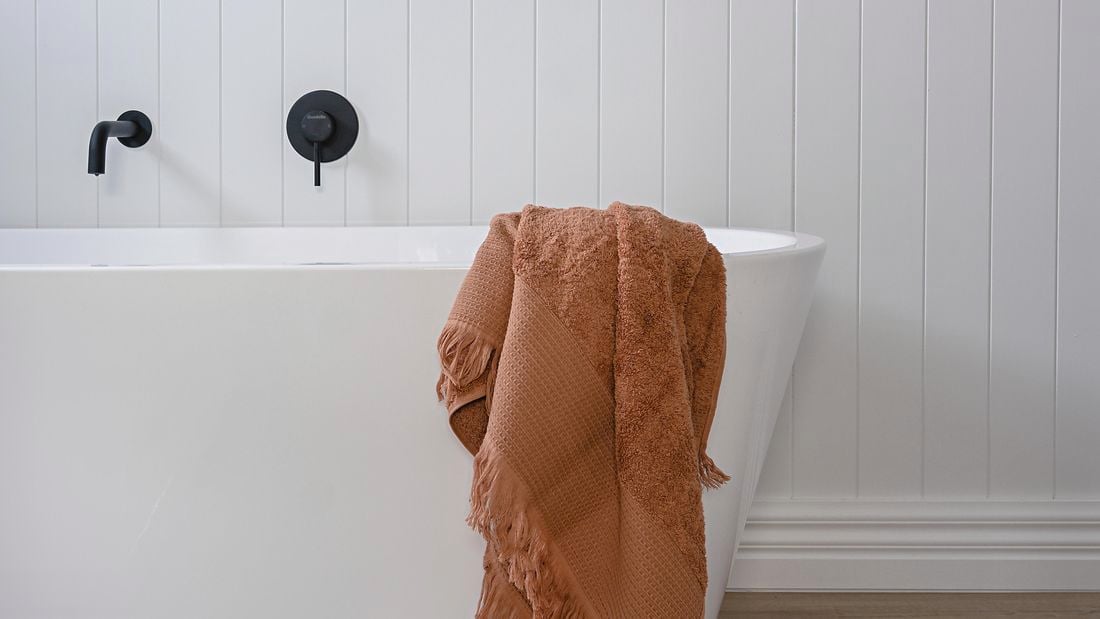Photo of tub with hardie groove timber in bathroom 