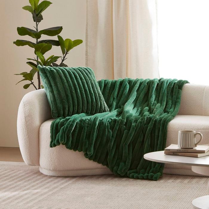 Dreamaker Chunky Embossed Fleece Throw Blanket Emerald Green - 130 X 170cm