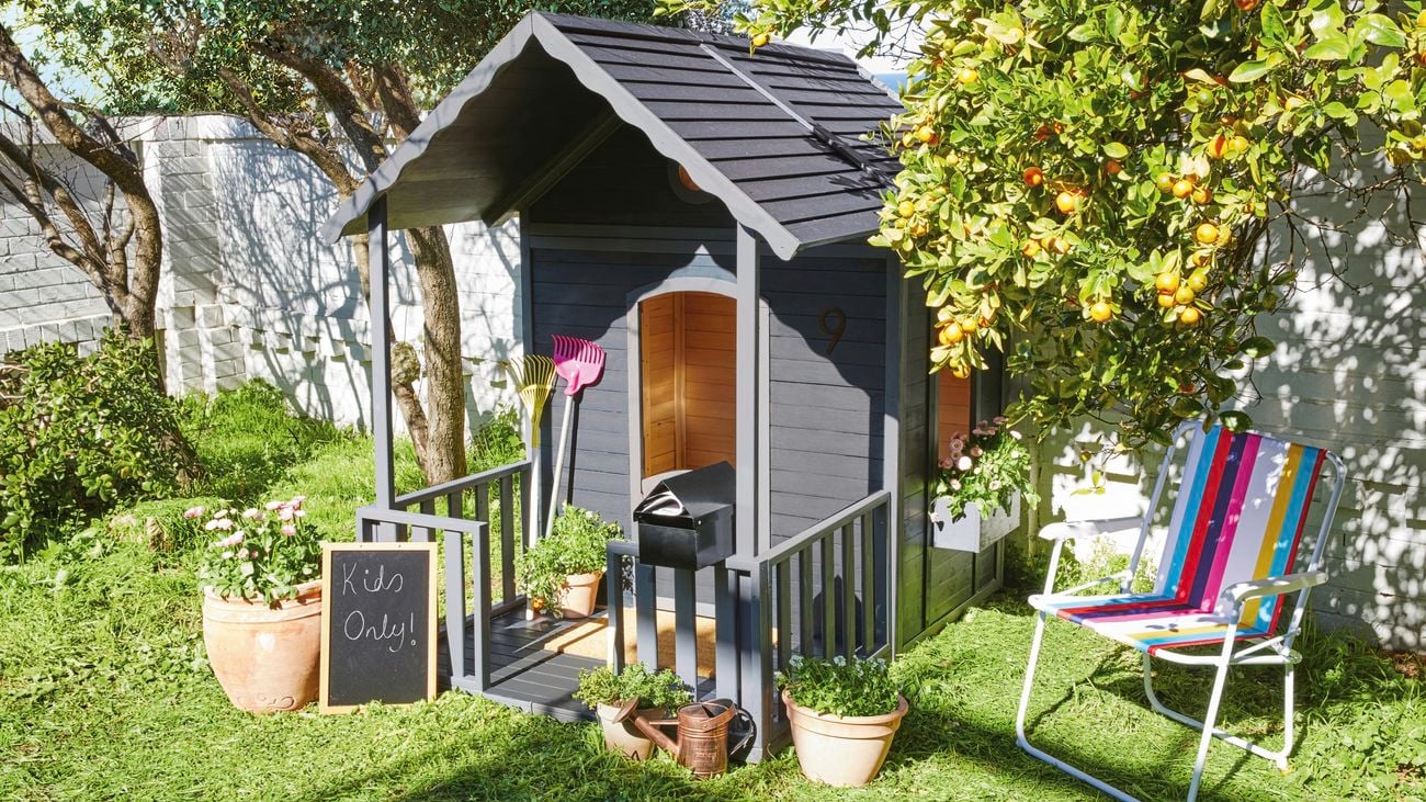 black cubby house