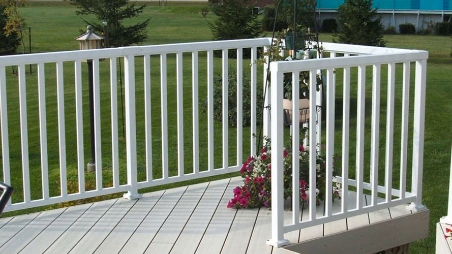 Modern backyard porch with white aluminium balustrade.