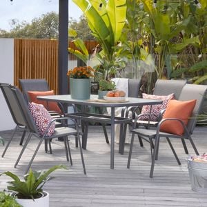 Outdoor Dining Settings