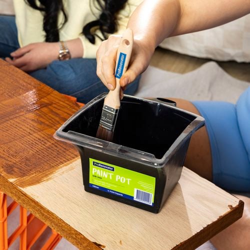 This
  convenient paint pot is the perfect paint accessory for carrying paint around
  the house when performing smaller paint jobs or touch up projects. I/N
  0094249