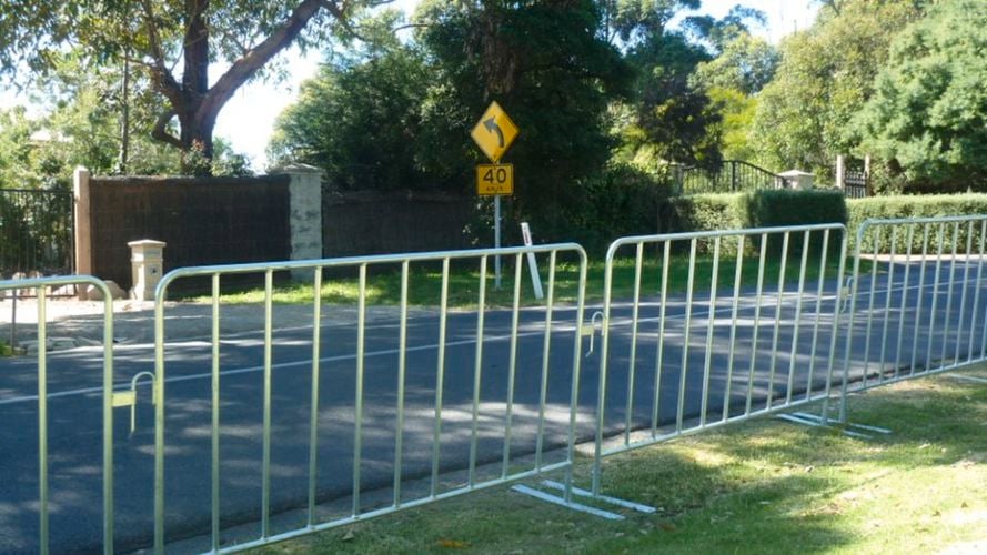 Crowd control fencing