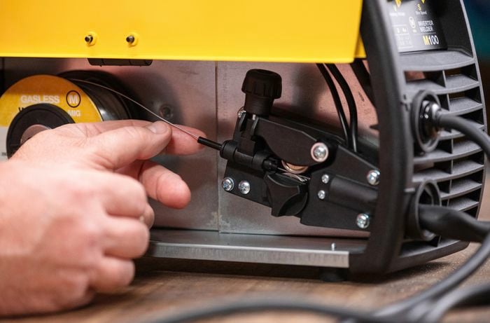 Mig welding and feeding the wire