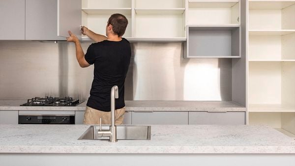 Kaboodle’s new Oyster hue creates welcoming warmth in a typically cool area of the home. 