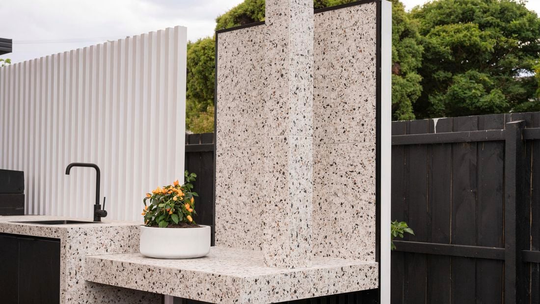 An image of an outdoor splashback.
