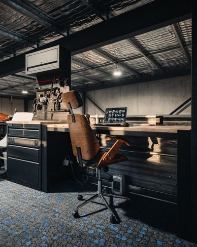 Ironheart Garage featuring the Pinnacle Pro Series Storage Station and Modular storage timbertop table.