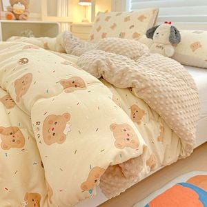 CottonMore Winter Warm Cute Bear Pattern Plush Blanket Quilt Comforter 200x230cm