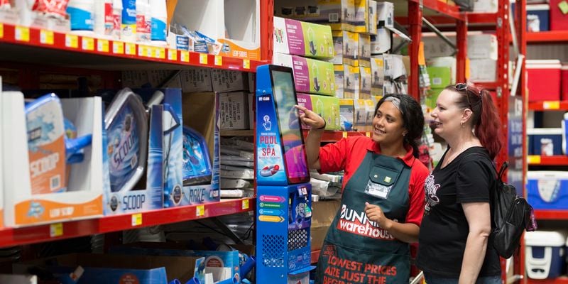 Bunnings team member helping a customer with pool water testing.