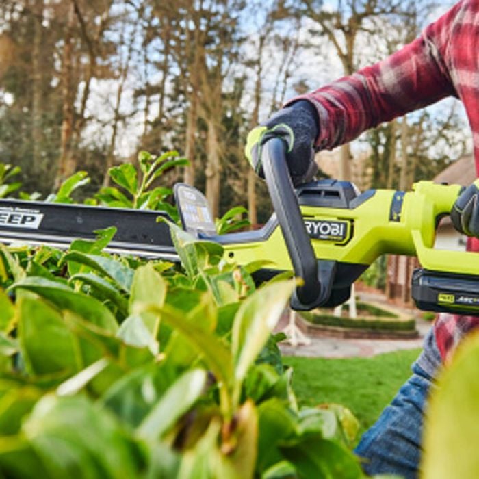 Ryobi 36V HP 65cm 4.0Ah Brushless Hedge Trimmer Kit