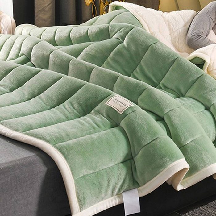 CottonMore Large Ultimate Sherpa Blanket Extra Warm Luxurious Plush Throw Rug 200x230cm- Green