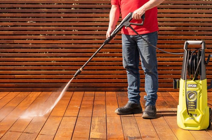 Switch on and begin cleaning 