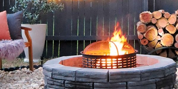 Fire pit that is lit up 