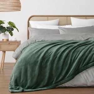 Serene Hudson Fleece And Sherpa Reverse Blanket Leaf 240x250cm (queen/king Bed)