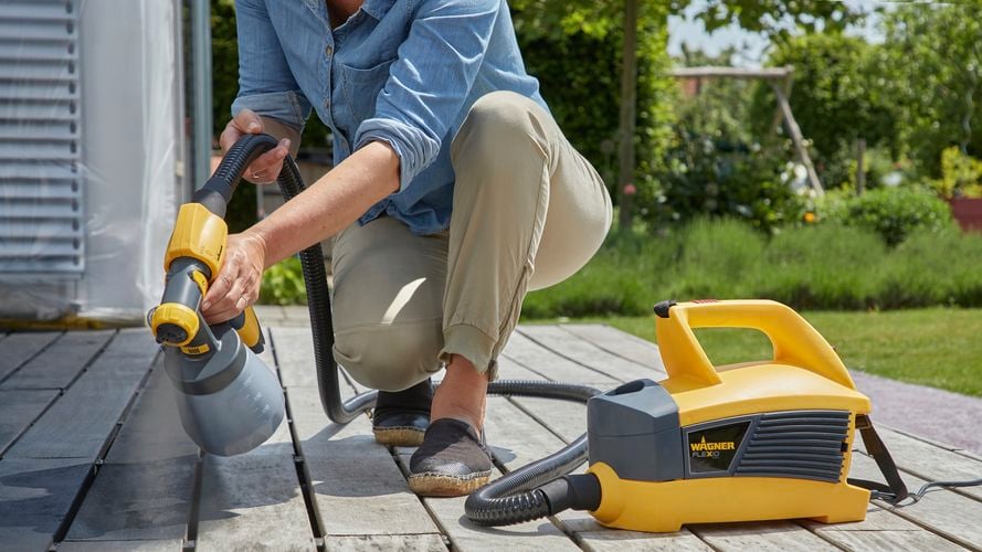 Wagner Flexio W650 with standard spray attachment used to spray dark grey paint to outdoor decking.
