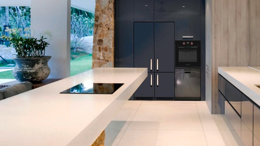 Stone kitchen with Multifunction Oven, Culinary Drawer, Integrated Fridge and Freezer and Induction Cooktop