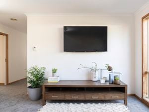 Practa 23 - 47" Full Motion TV Wall Mount PRWMFMS