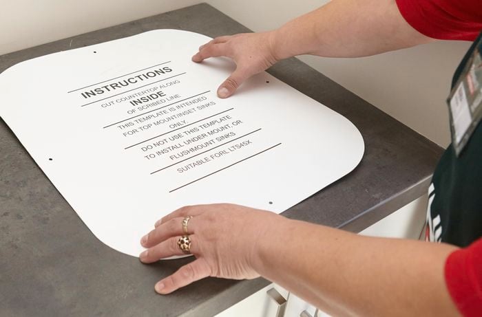 Marking the outline of the template