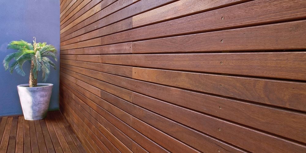 Wall and ground decking with concrete pot and fern