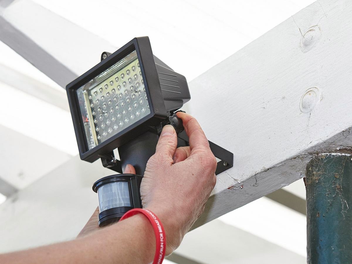 How To Install a Solar Sensor Light Bunnings Australia