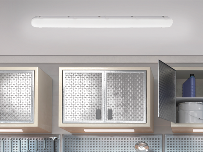 40W tri-colour batten light on ceiling.