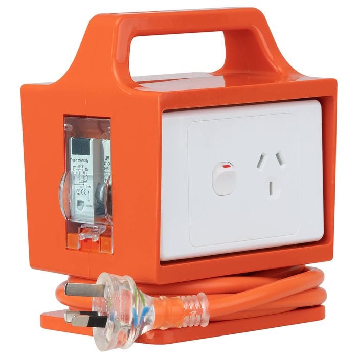 Arlec 10A To 15A Single Outlet Power Adaptor