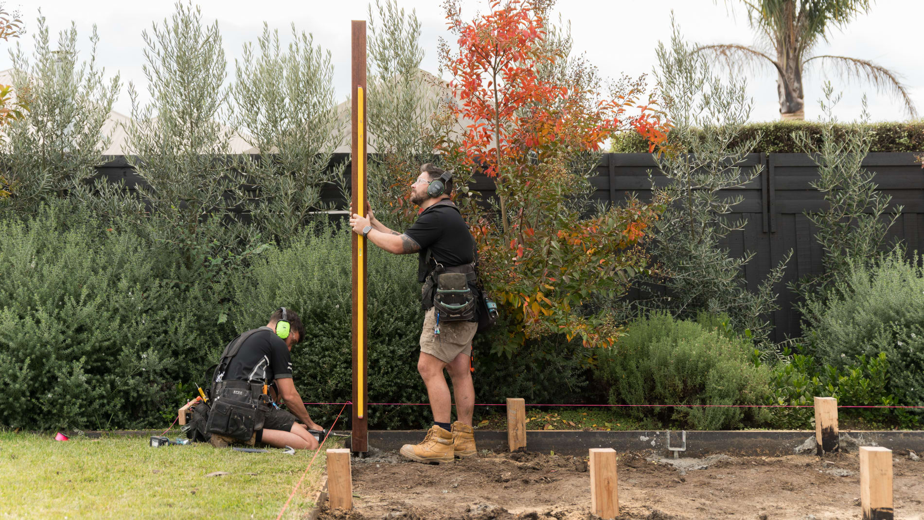 Adding the screening post and screwing it into the picket