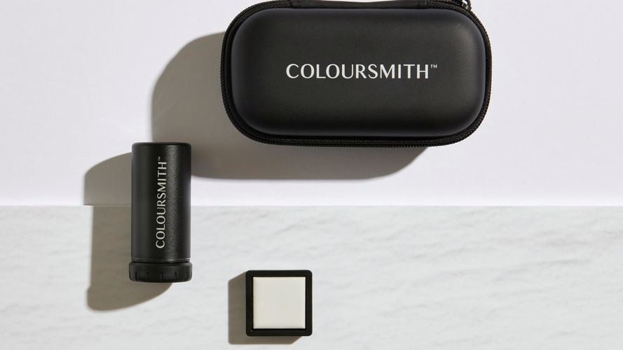 Close up of Coloursmith reader rool, its case and its calibration tile