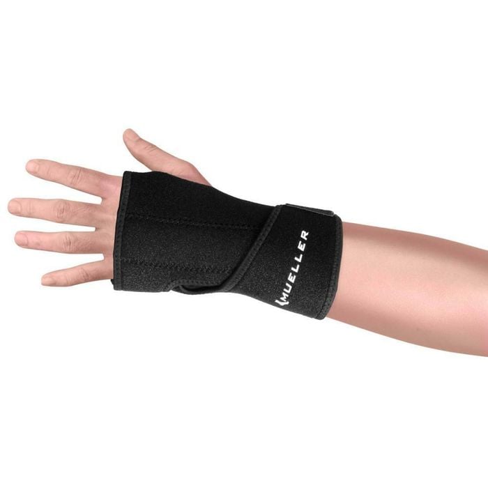 Mueller Reversible Wrist Brace - Support & Comfort For Weak Or Injured Wrists