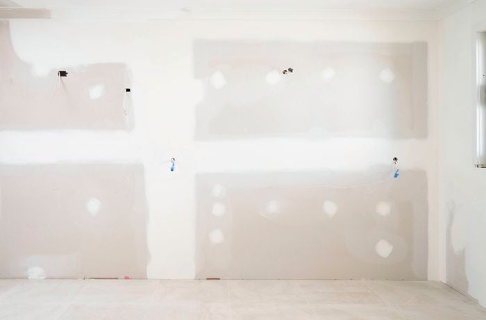 A kitchen wall with service points provides a clear starting point—ideal for sketching wall layouts without cabinet clutter.