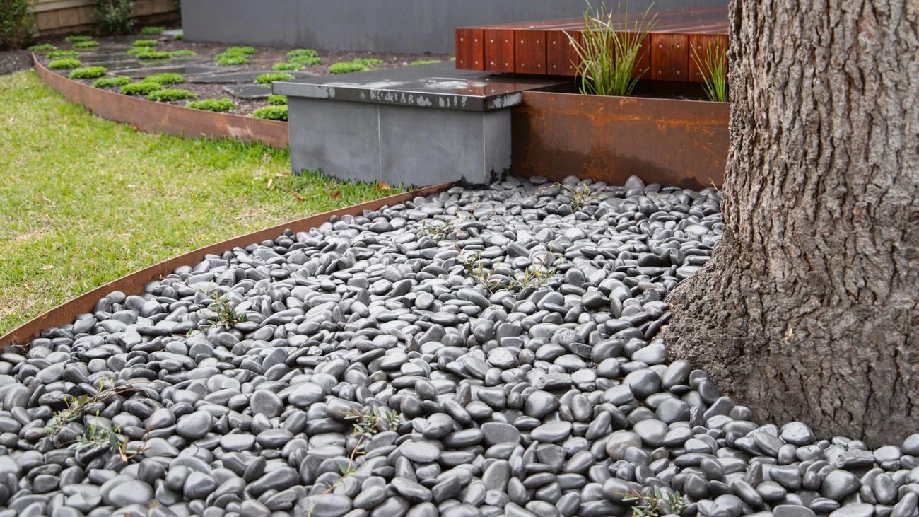 A Tuscan Path ‘Cascade’ water feature in the colour Slate