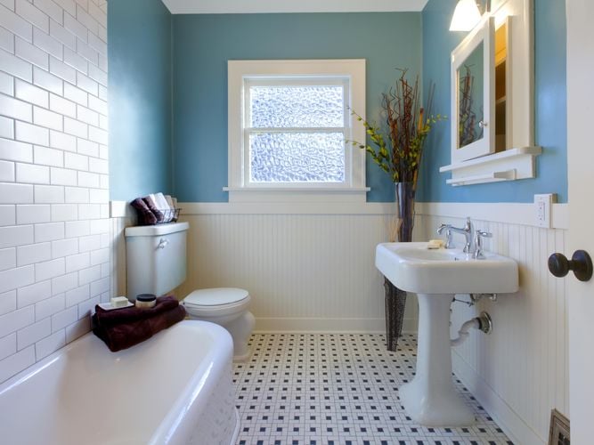 bathroom with bathtub
