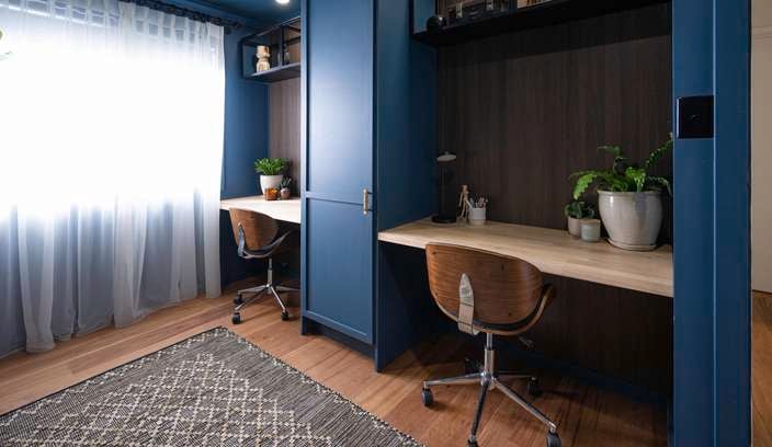 Blue colour room and two tables separated with a middle wall.