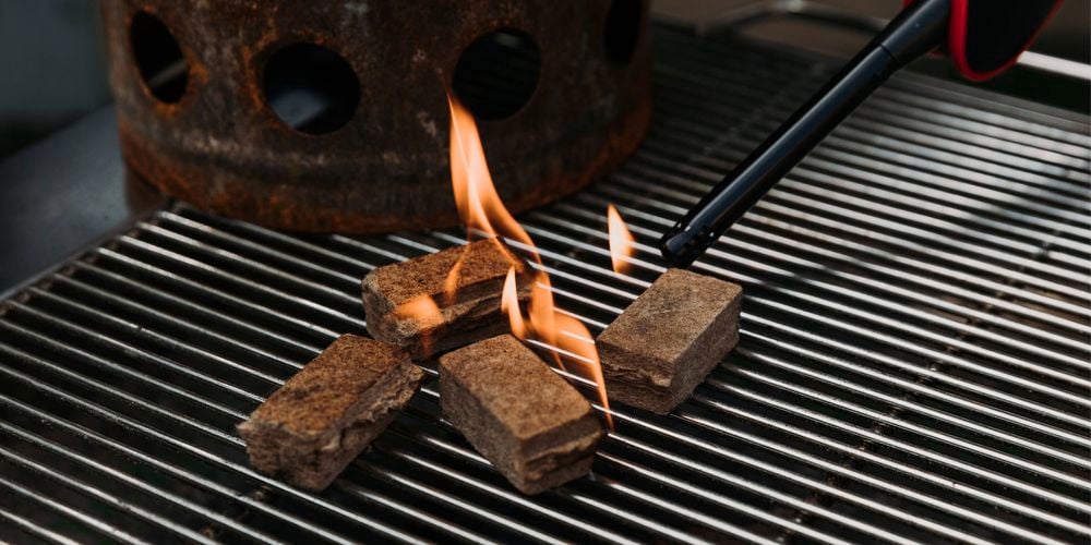 Samba
  Natural Firelighters (3170989/3170453) being lit on barbecue grill with Samba
  Flip Flame Gas Lighter (0255314)