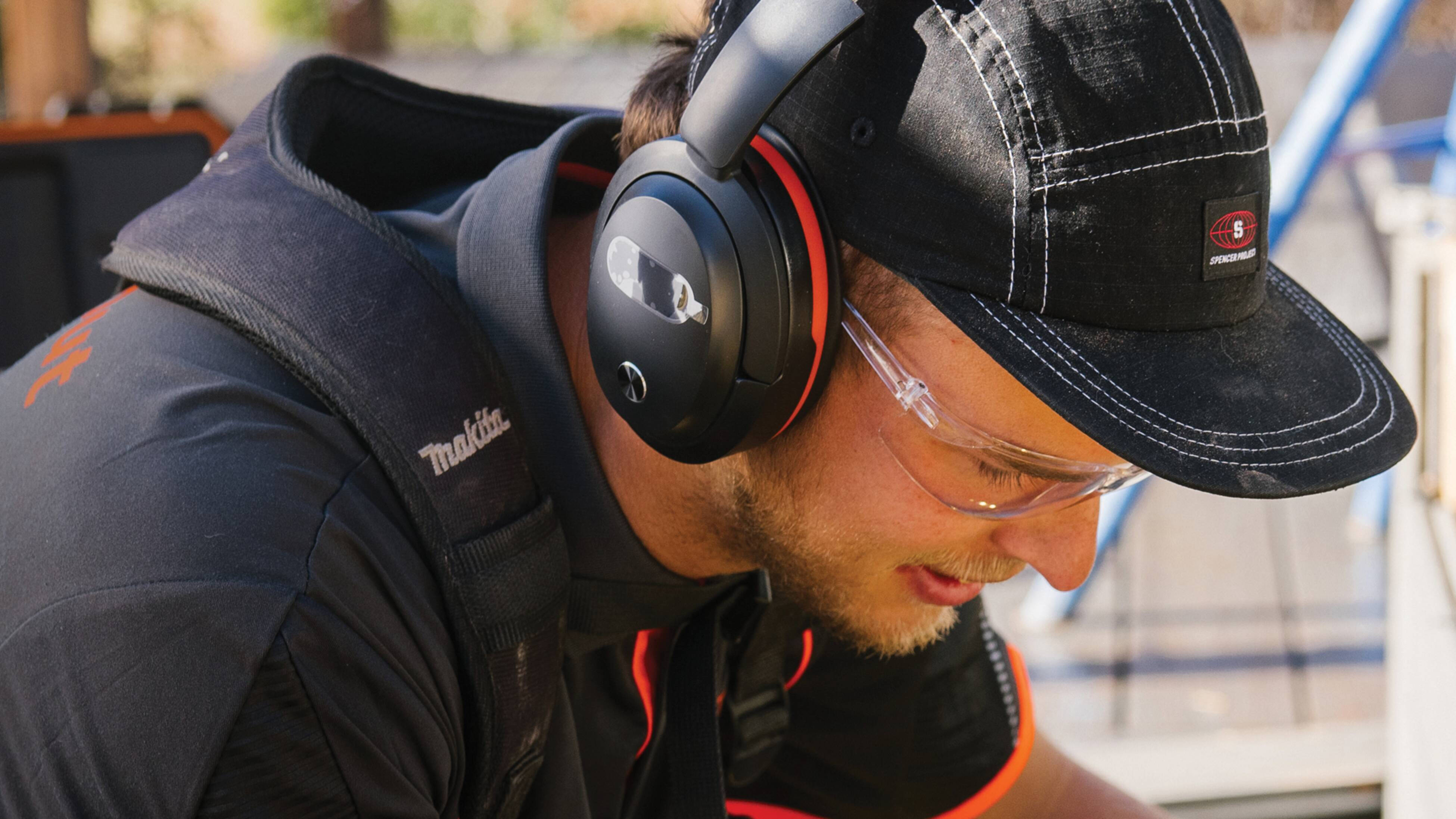 A close-up of a tradesperson wearing Citeco Bluetooth Ear Muffs.