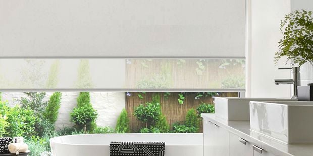 Pillar in situ image of double blinds