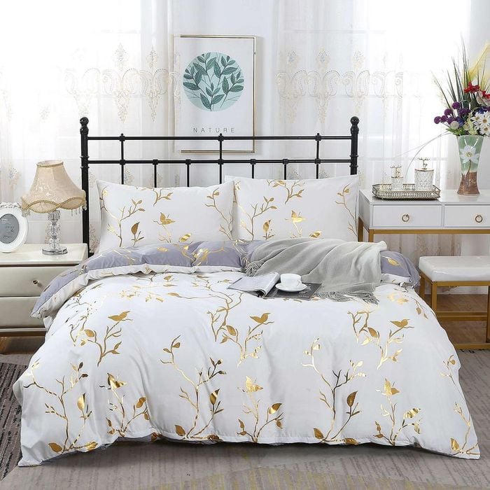 Fabric Fantastic Reversible Design King Size White Quilt/doona/duvet Cover Set