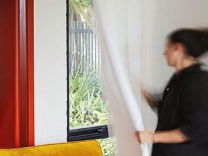 Windoware 127mm White Vertical Blind Top Hanger - 12 Pack