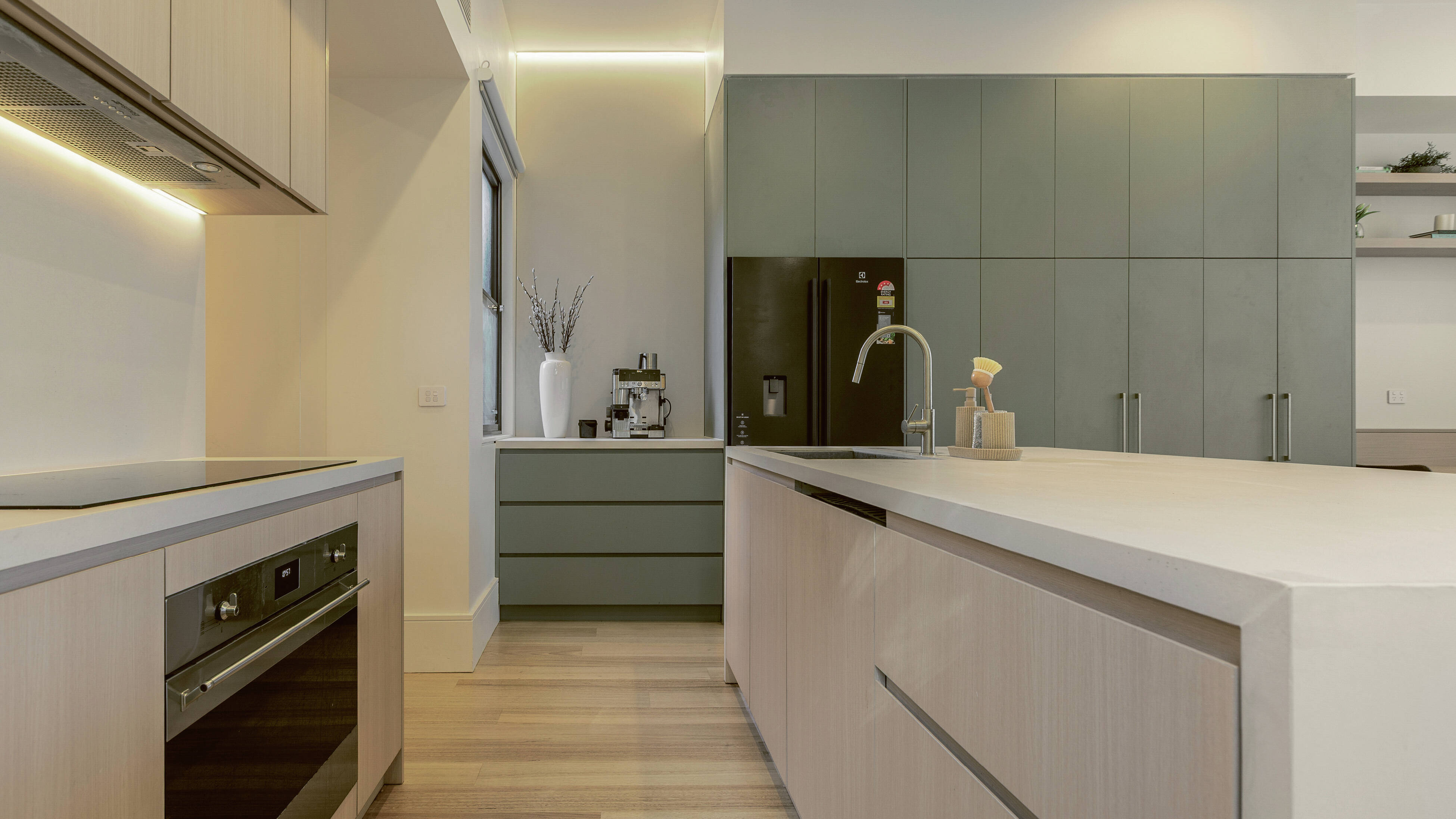  Fuss-free cabinetry is a good choice for a compact space.