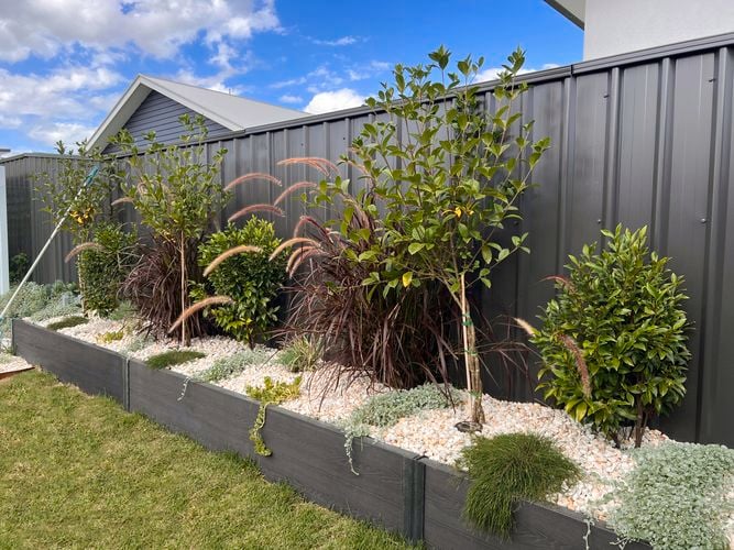 FITTA
  SSR Sleepers & Beyond Steel Posts look great with every fence. 0349466 /
  0404191 