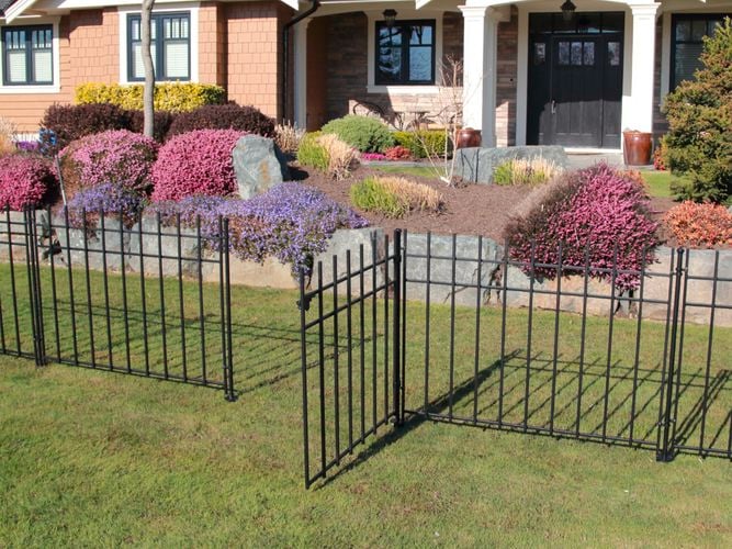 Simple fence installed in front of the house. 