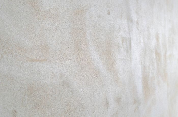 Smooth rendered wall surface during curing stage