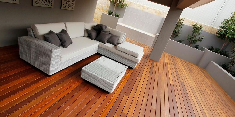 Outdoor alfresco area with outdoor setting and decking.